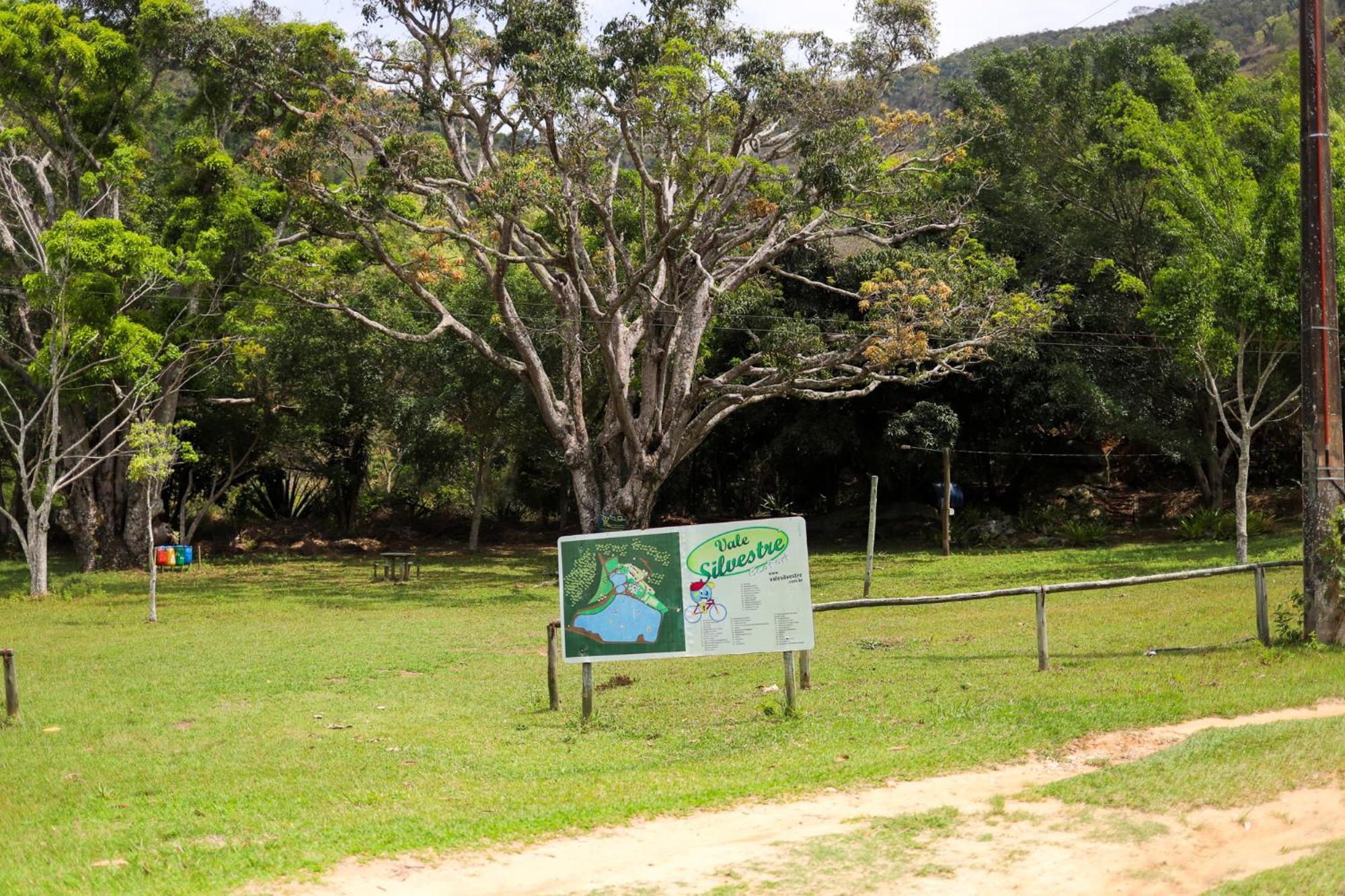 Отель Vale Silvestre Eco Park Говернадор-Валадарис Экстерьер фото